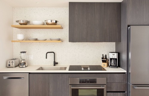 Travis Heights Condo | Discover Carousel by AvantStay: New Condo with Great Amenities