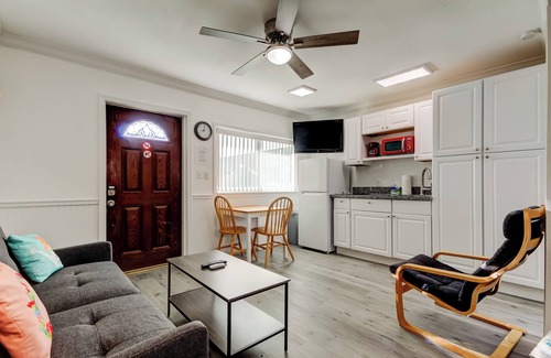 Sunset Reef Hotel | Budget-Friendly Carousel Motel with Ocean View & Pool