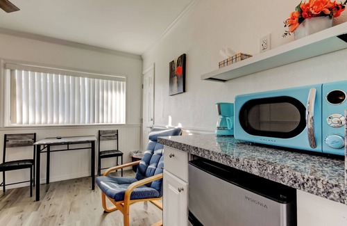 Sunset Reef Hotel | Discover the Comfort of Carousel Motel with Family-Friendly Perks