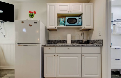 Sunset Reef Hotel | Discover the Comfort of Carousel Motel with Family-Friendly Perks