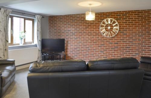 Lincoln House | Guest Rated 10/10: Carp Cottage with Pool and Hot Tub