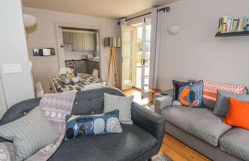 Somerford Keynes Cottage | Guest Rated 10/10 at Carp's Rise with Pool & Breakfast