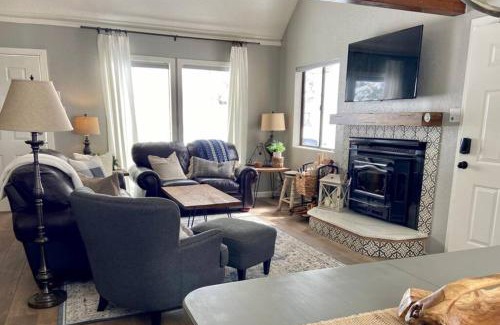 Red River House | Experience Carpe de Inn: Family-Friendly Retreat Rated 9.8