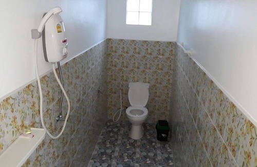Bai Lan Hotel | Cozy Carpe Diem Guest House: Family-Friendly Retreat