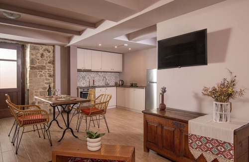 Archanes Hotel | Experience the Best at Carpe Diem Hotel - Rated 10/10