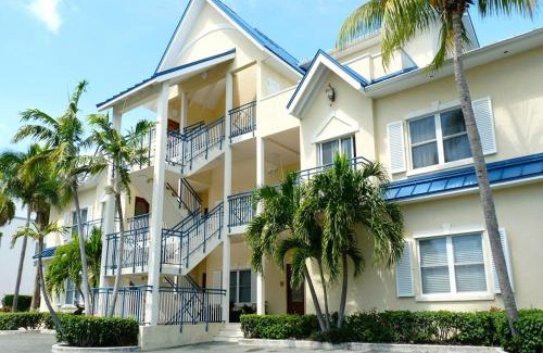 Grace Bay House | Stylish Carpe Diem 3 BR Condo with Pool & Perfect Ratings