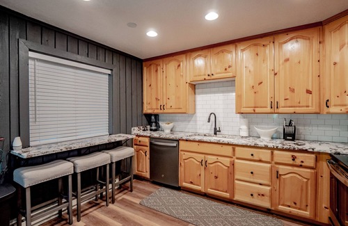 Brian Head Condo | Exceptional Carpenter Cottage with Hot Tub by the Pond