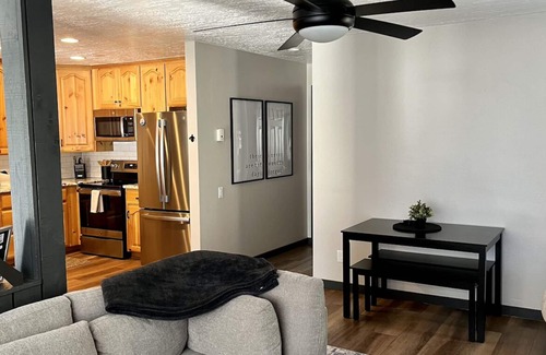 Brian Head Condo | Exceptional Carpenter Cottage with Hot Tub by the Pond