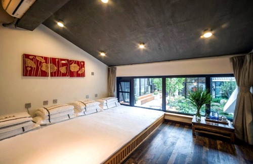 Huairou House | Experience Carpenter's Rustic Courtyard Near the Great Wall