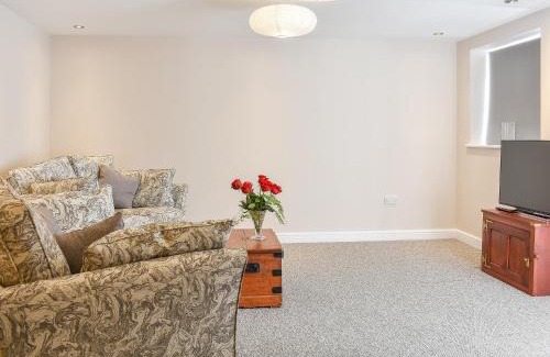 Upwey House | Explore Carpenters Cottage: Pet & Child-Friendly Retreat