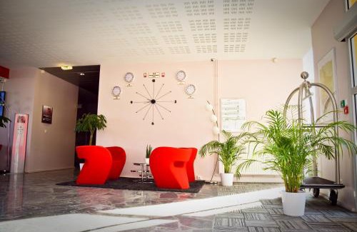 Bagneres-de-Bigorre Hotel | Discover Carré Py' Hôtel: Pet-Friendly & Family-Oriented Stay
