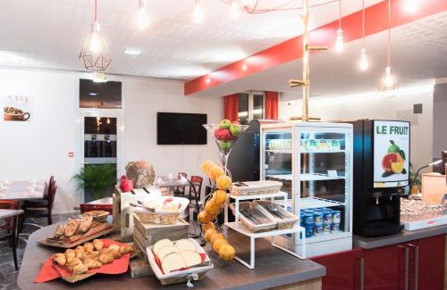Bagneres-de-Bigorre Hotel | Discover Carré Py' Hôtel: Pet-Friendly & Family-Oriented Stay