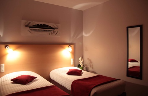 Bagneres-de-Bigorre Hotel | Discover Carré Py' Hôtel: Spa, Hot Tub & Breakfast Included