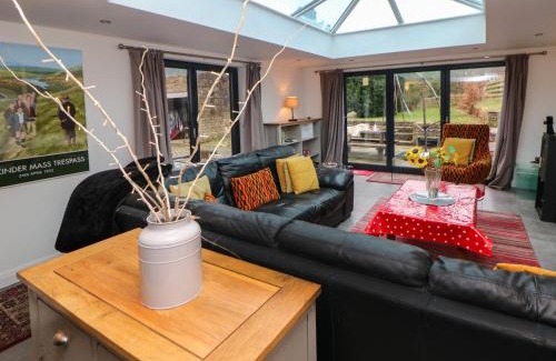 Padfield House | Experience Elegance at Carr House Farm - Rated 9.7/10