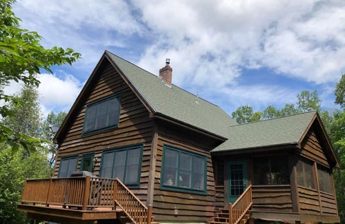 Carrabassett Valley House | Pet-Friendly Carrabassett Valley Cabin with Top Amenities