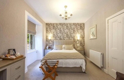Gigha House | Elegant Carradales Guest House: Eco-Friendly & Rated 9.6