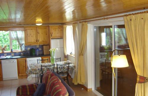 Valentia Island Bed & Breakfast | Coastal Retreat at Carraig Liath House – 4-Star Oceanfront Escape