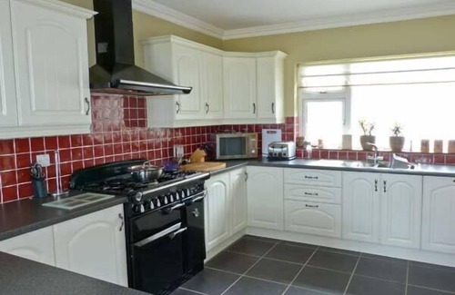 Caherdaniel Cottage | Pet-Friendly Carraig Oisin in Waterville, Rated 10/10!