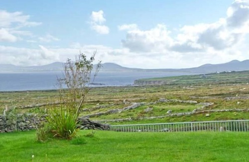 Caherdaniel Cottage | Pet-Friendly Carraig Oisin in Waterville, Rated 10/10!