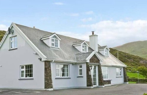 Caherdaniel Cottage | Pet-Friendly Carraig Oisin in Waterville, Rated 10/10!