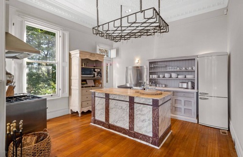 Wentworth Falls House | Explore Carramar House: Nature Retreat with Family Amenities