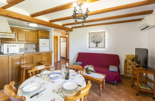 Orba House | Carrebaix II - Cozy Apartment with Free WiFi & Pet Friendly