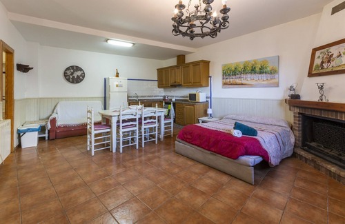 Orba House | Cozy CARREBAIX V Studio with Free WiFi & Pet Friendly