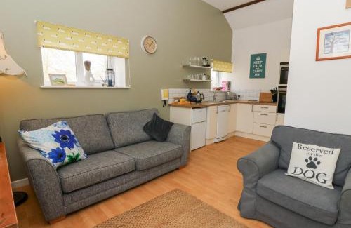 Pentrefelin House | Pet-Friendly Retreat at Carreg Cennen Cottage - Rated 9.6/10