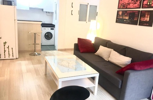 El Terreno Apartment | Budget-Friendly Stay at Carrer Santa Rita Hotel