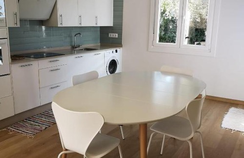 Alcabre Apartment | Discover CarreraHouses Castañal: Pet & Child Friendly Stay