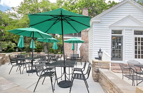 Georgetown Cottage | Child-Friendly Getaway at Carriage House 101