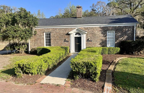 Georgetown Cottage | Child-Friendly Getaway at Carriage House 101
