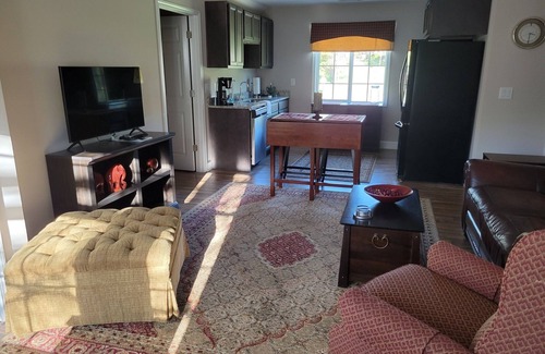 Senoia Apartment | Explore Carriage House Apt: Downtown Senoia Awaits