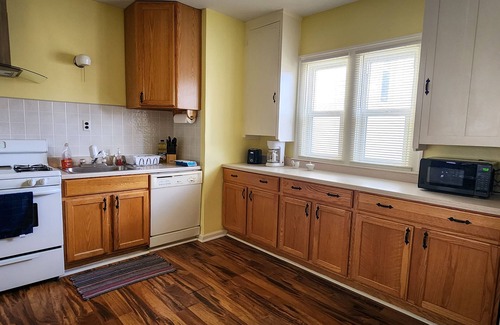 Wyandotte Apartment | Cozy Carriage House Close to Downtown Wyandotte!