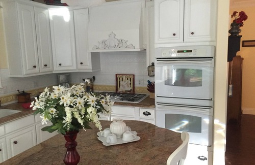 Fish Camp House | Inviting Carriage House: Ideal for Families with Hot Tub