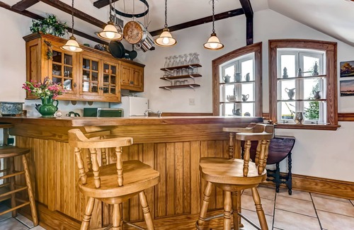 Beach Institute Cottage | Experience Historic Savannah with Pet-Friendly Amenities!