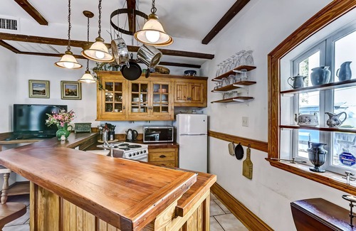 Beach Institute Cottage | Experience Historic Savannah with Pet-Friendly Amenities!