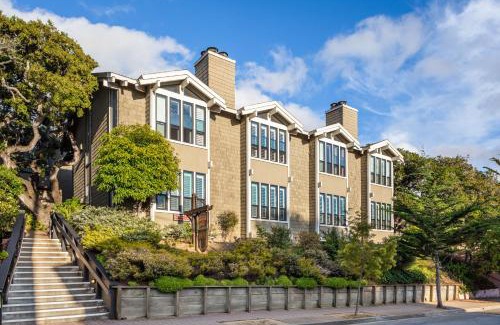 Golden Rectangle Hotel | Elegant Carriage House Inn: Guest Rated 9.4 with Breakfast