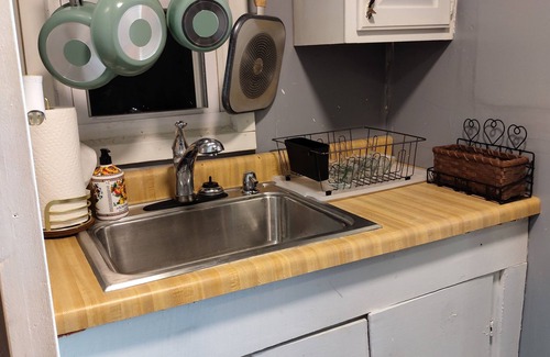 Council House | Carriage House nPerfect 2-bedroom house with AC in charming Lebanon.