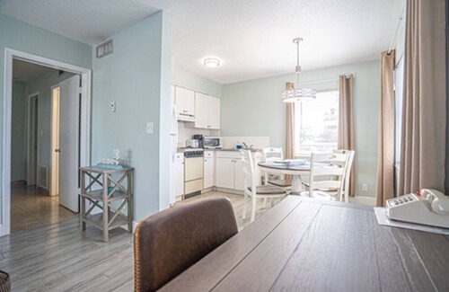 Deerfield Beach Hotel | Discover the Carriage House Resort Motel with Pool & Spa