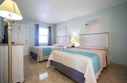 Deerfield Beach Hotel | Discover the Carriage House Resort Motel with Pool & Spa
