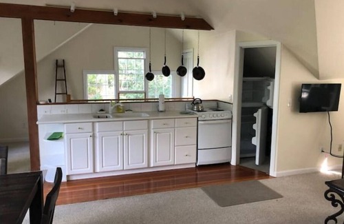 Lyme Apartment | Cozy Carriage House Studio Apartment for Families