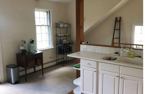 Lyme Apartment | Cozy Carriage House Studio Apartment for Families