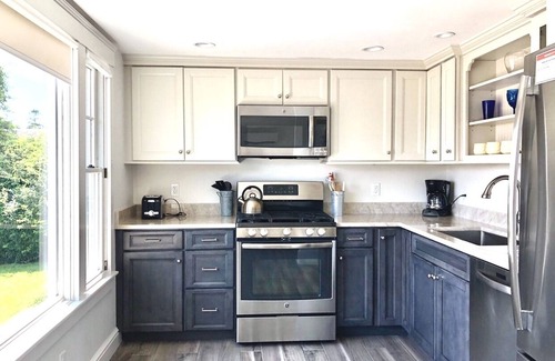 Chatham Cottage | Cozy Carriage House: Ocean View Steps to Beach & Main St