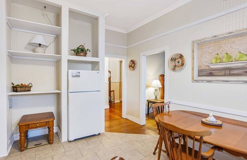 Bandera House | Pet-Friendly Retreat at Carriage Inn - Bandera Suite 2