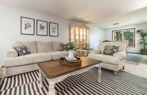Beaverton House | Discover Carriage Way: A Restful Retreat with King Bed