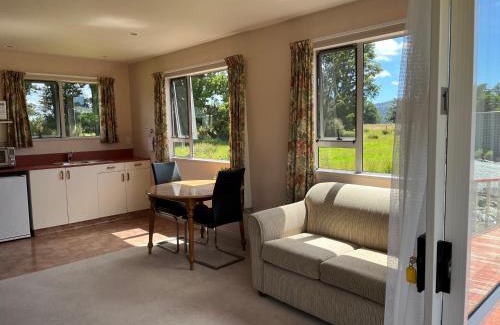 Hari Hari House | Cozy Carrickfergus Cottage Unit 1 - Rated 8.7 by Guests