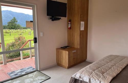 Hari Hari House | Cozy Carrickfergus Cottage Unit 1 - Rated 8.7 by Guests