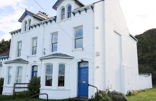 Ballycastle House | Family-Friendly Carriguisnagh with Pet Amenities and High Ratings