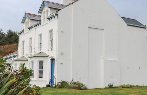 Ballycastle House | Family-Friendly Carriguisnagh with Pet Amenities and High Ratings